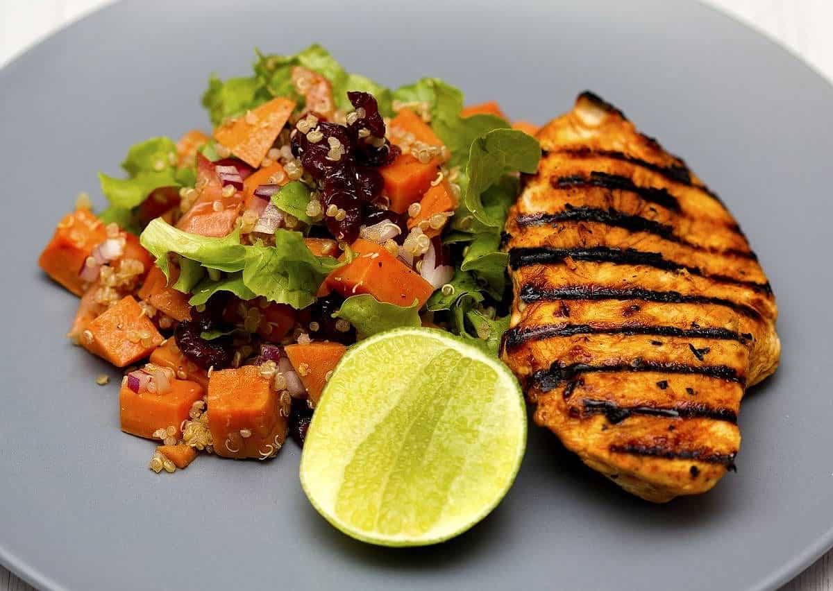 grilled chicken, quinoa, salad-1334632.jpg